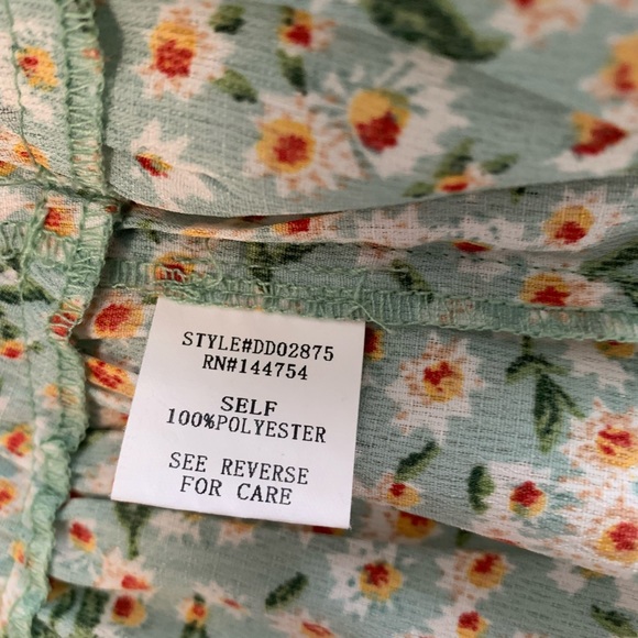 Davi & Dani Floral Dress - Picture 8 of 16